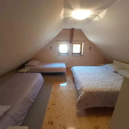 Daire Pocitniska Hisa Pri Kustrcu *