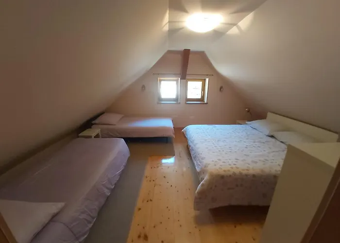 شقة Pocitniska Hisa Pri Kustrcu *