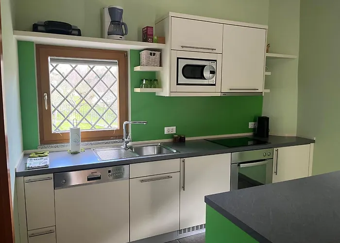 Pocitniska Hisa Pri Kustrcu شقة